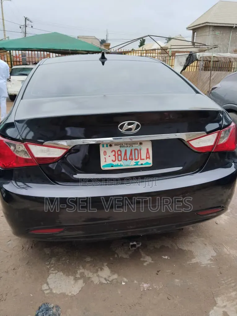Hyundai Sonata 2011 Black