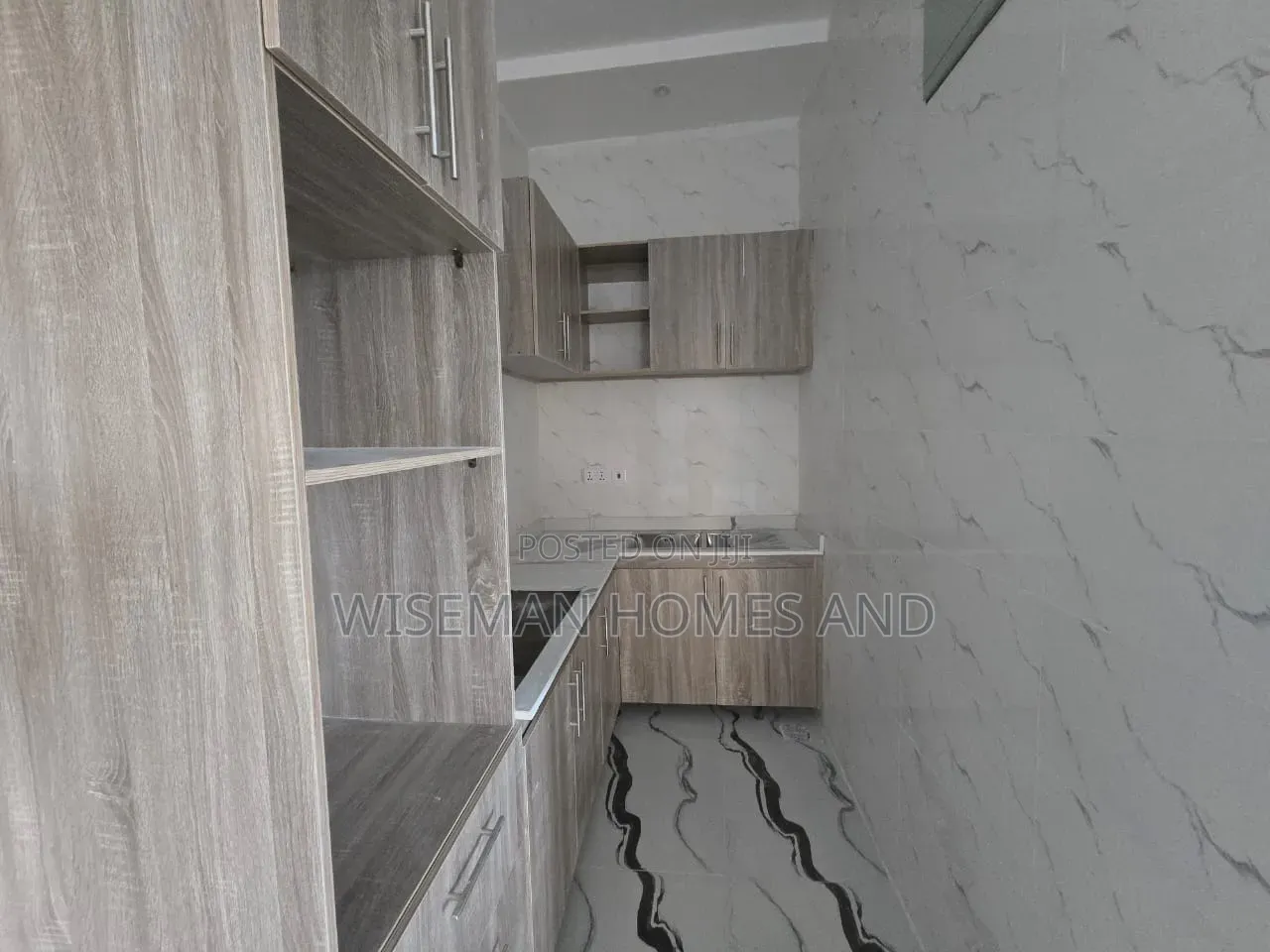 2bdrm Apartment in Lekki Phase 1 for rent