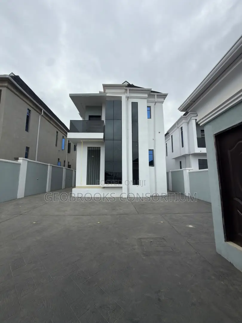 4bdrm Duplex in Okebadan Estate, Akobo for sale