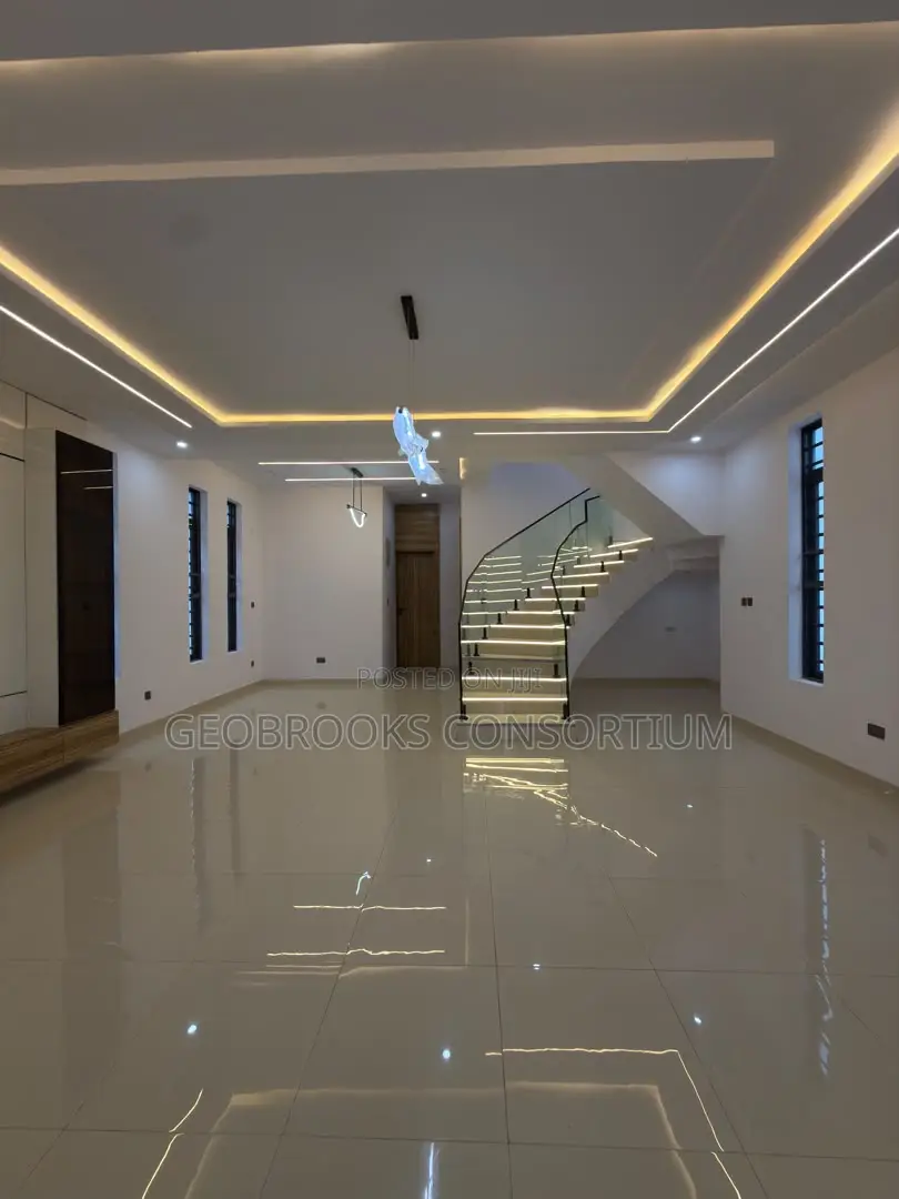 4bdrm Duplex in Okebadan Estate, Akobo for sale