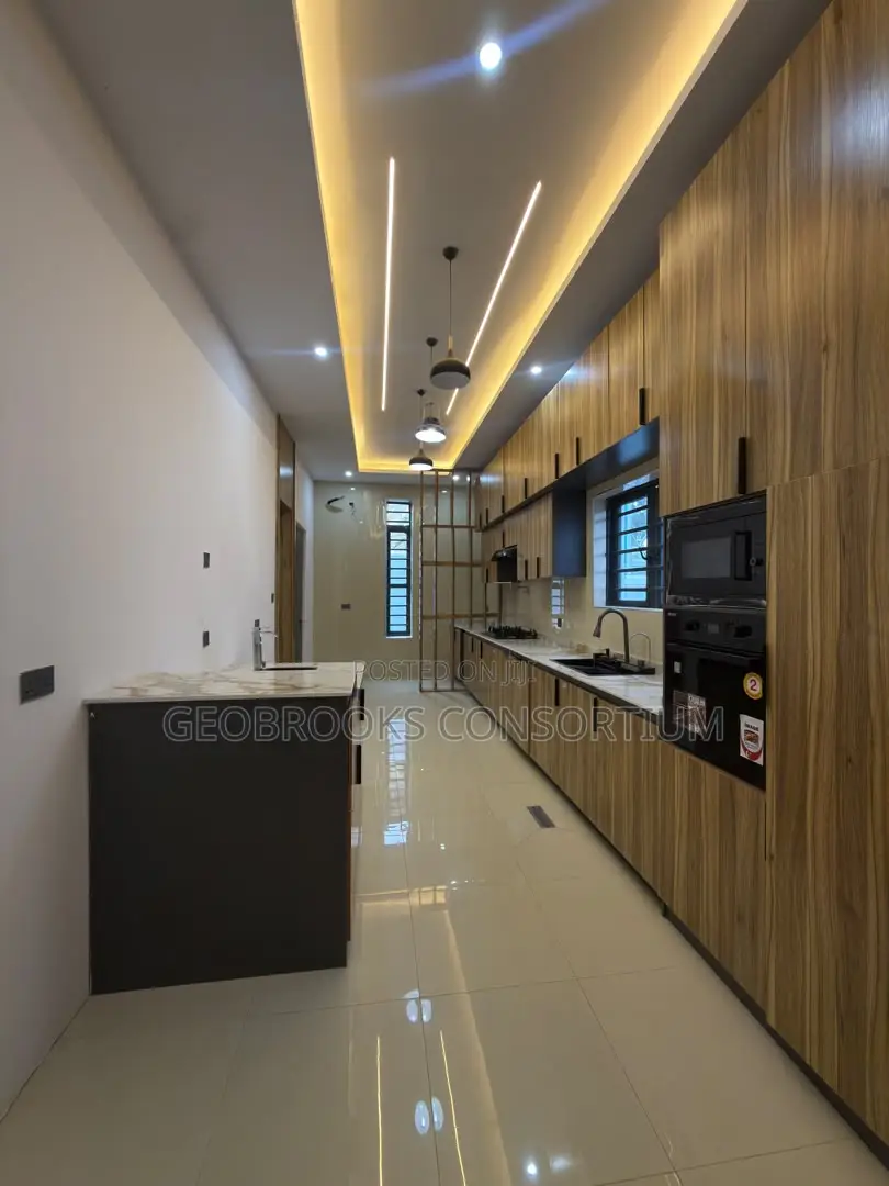 4bdrm Duplex in Okebadan Estate, Akobo for sale