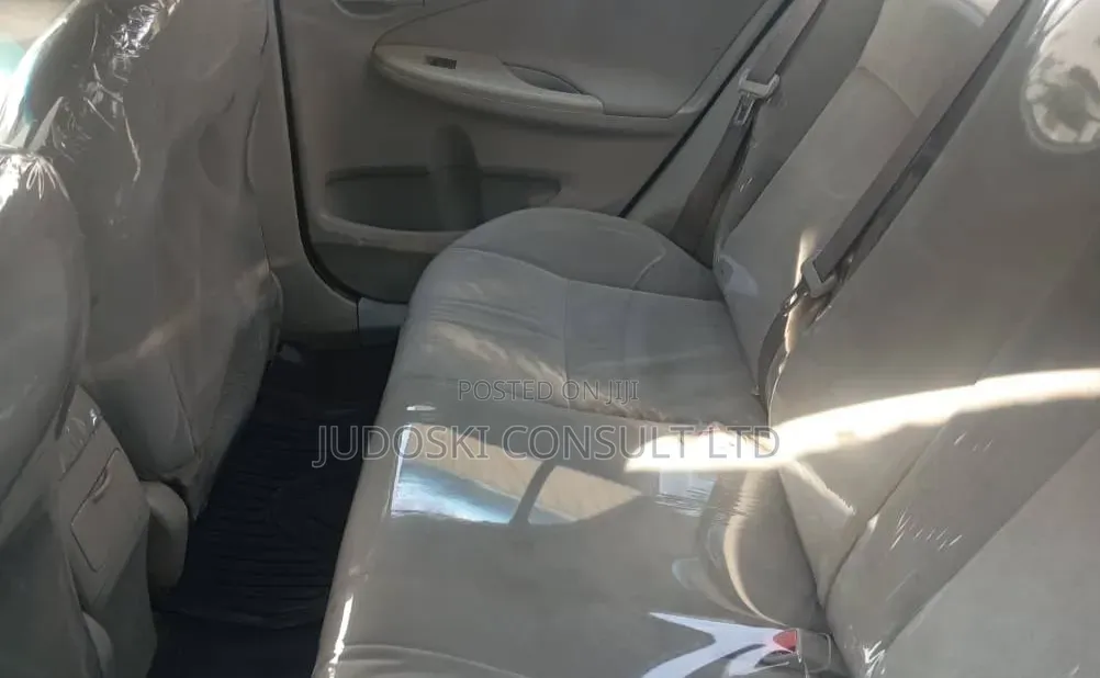 Toyota Corolla 2010 Gray