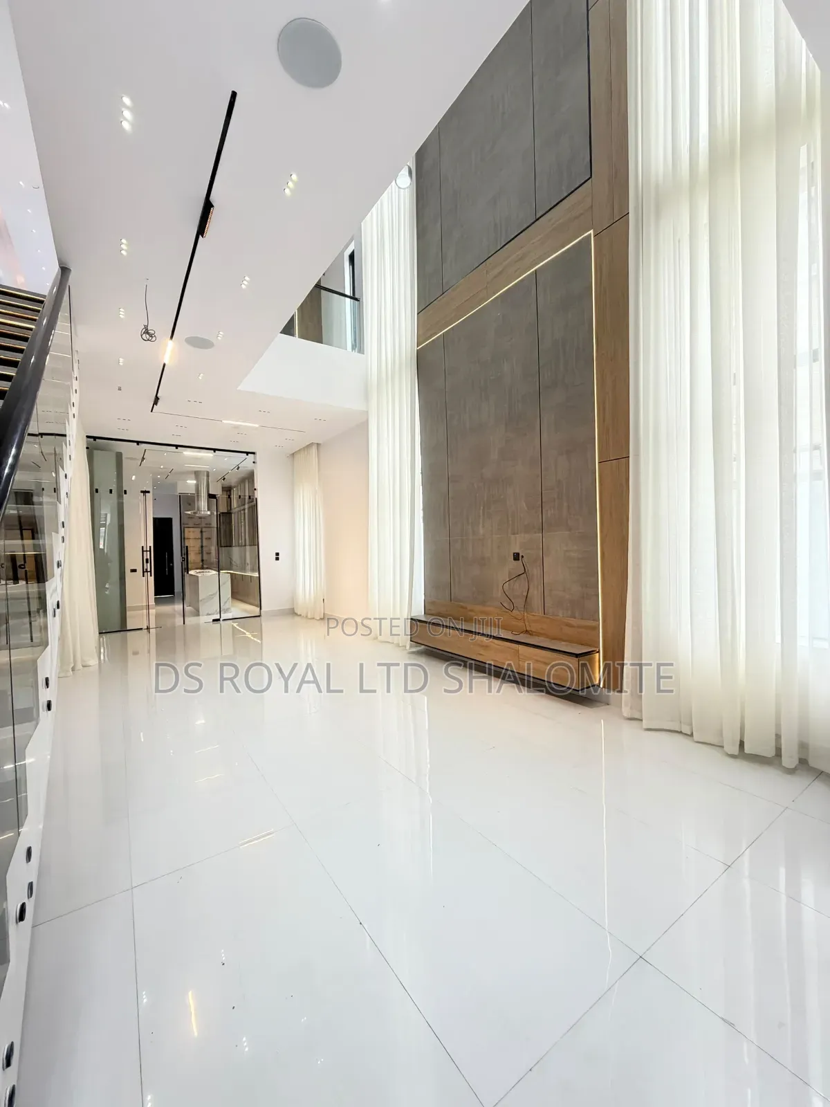 5bdrm Duplex in Ikota for sale