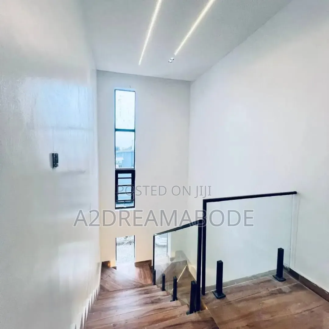 5bdrm Duplex in Chevron for sale