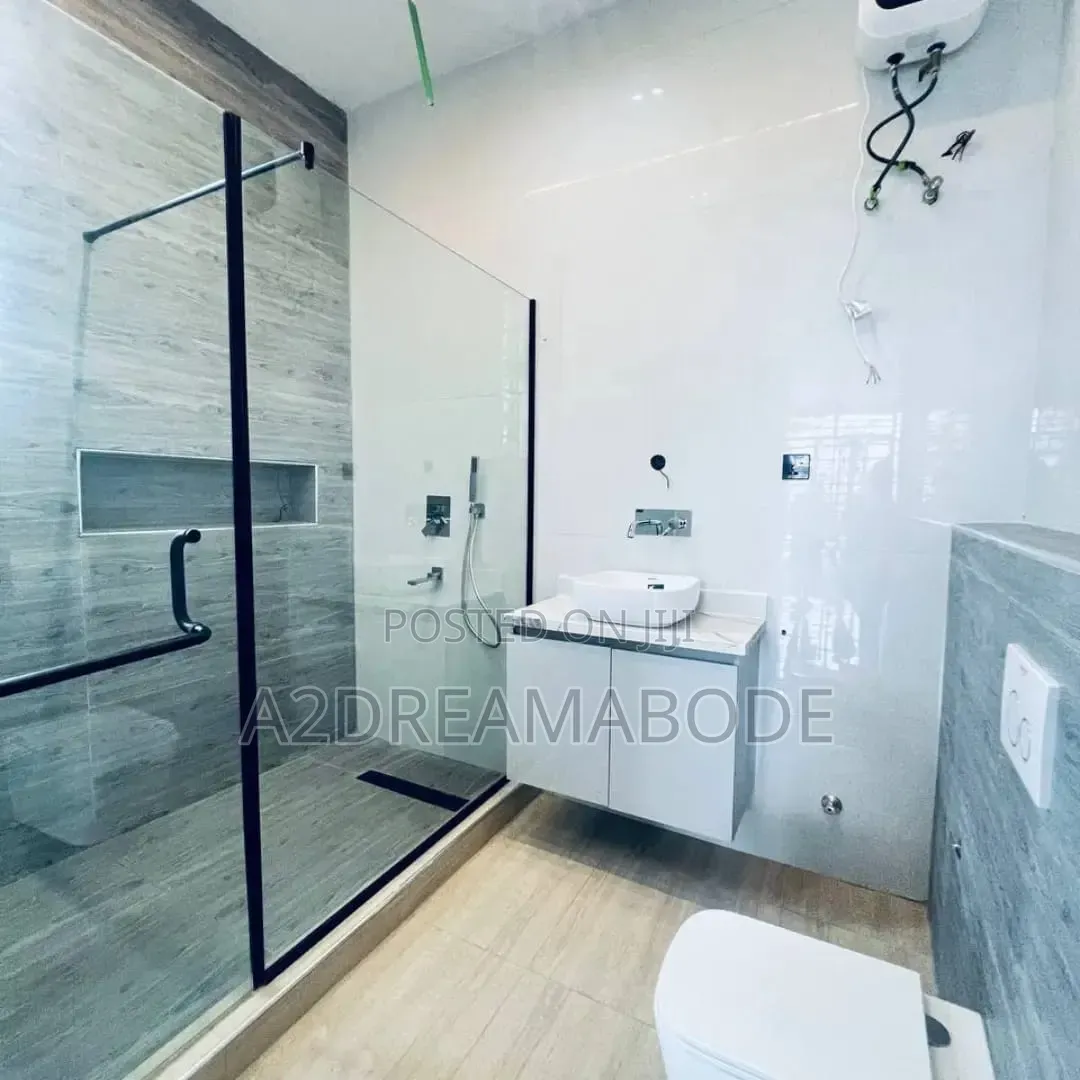 5bdrm Duplex in Chevron for sale