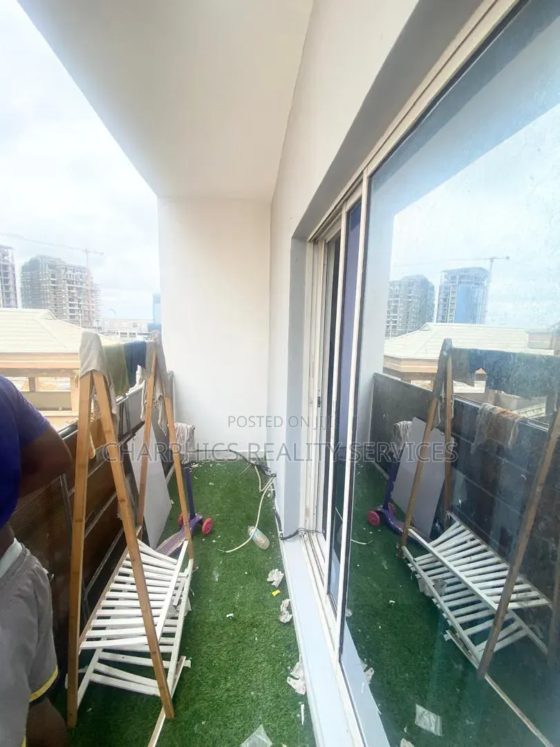 3bdrm Apartment in Lekki Phase 1 for rent