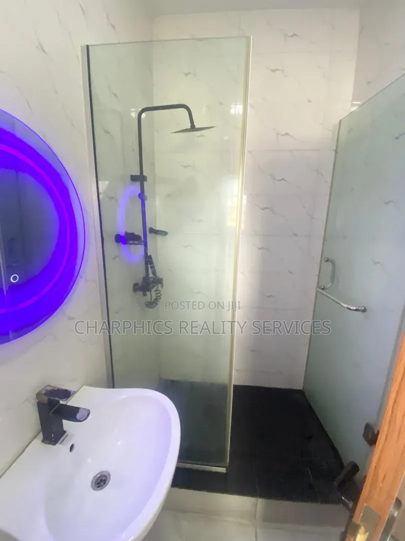 3bdrm Apartment in Lekki Phase 1 for rent