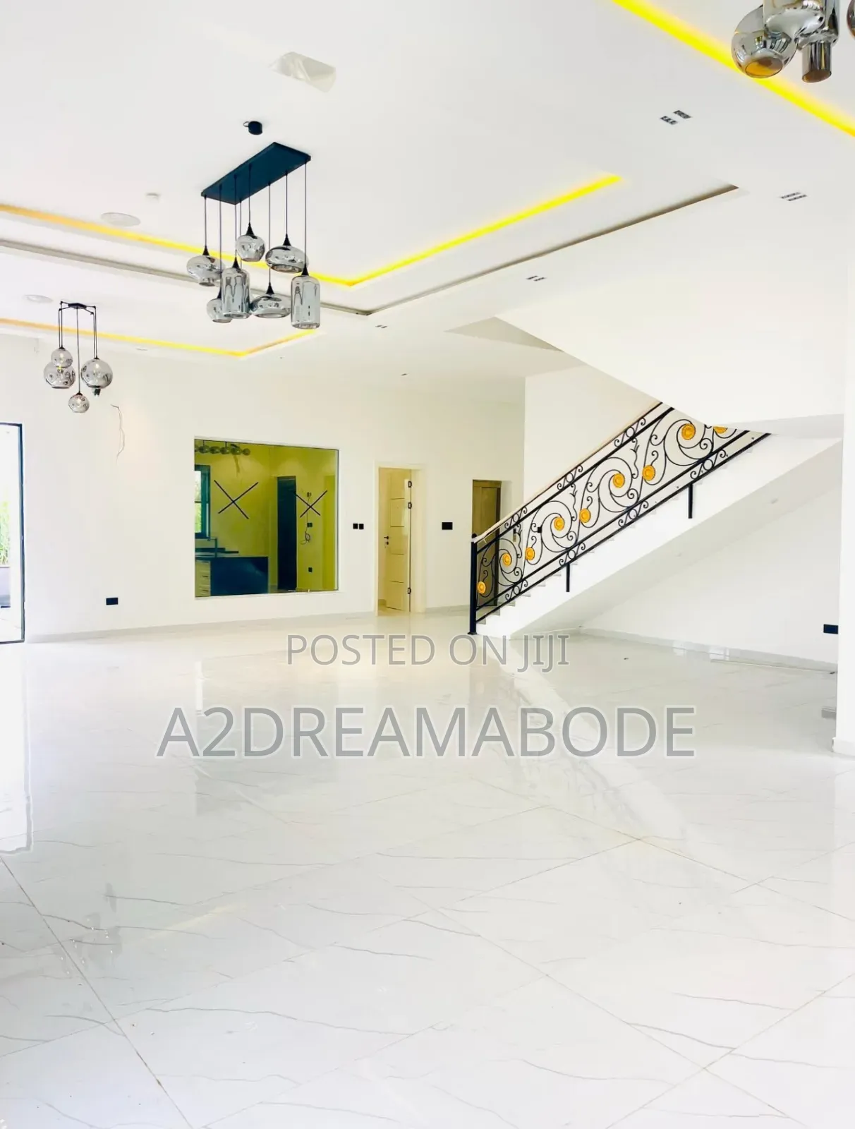 6bdrm Duplex in Chevron for sale