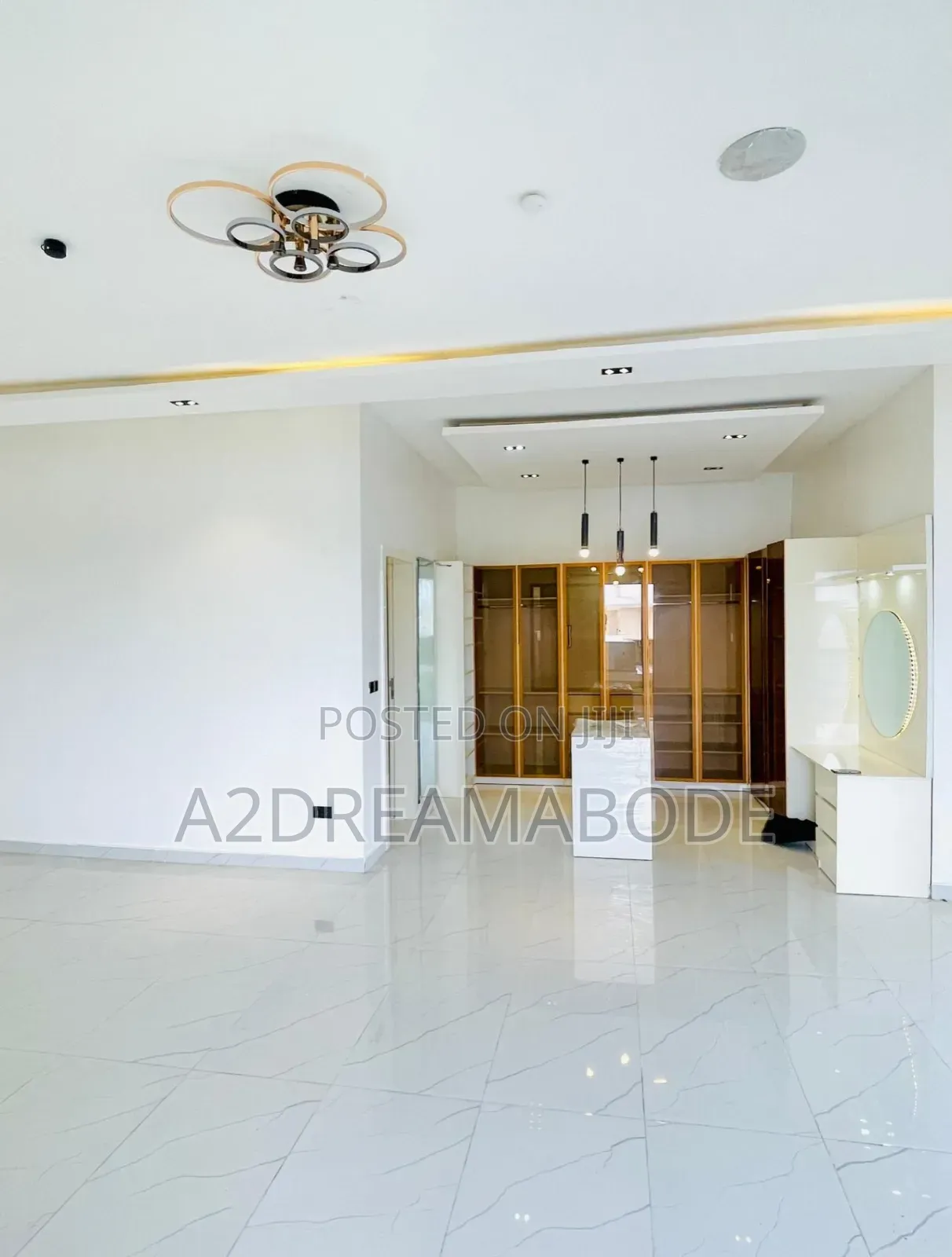6bdrm Duplex in Chevron for sale