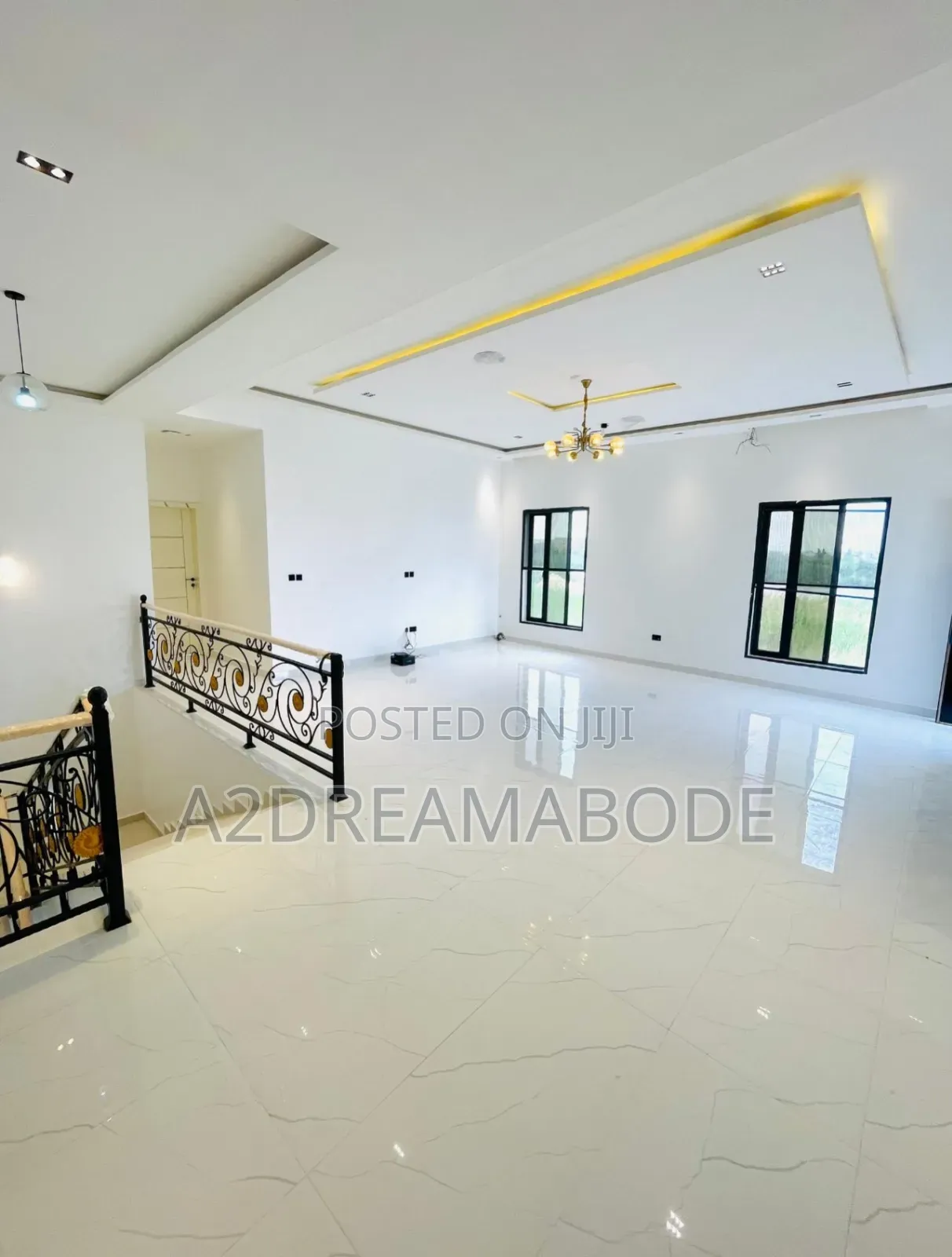 6bdrm Duplex in Chevron for sale