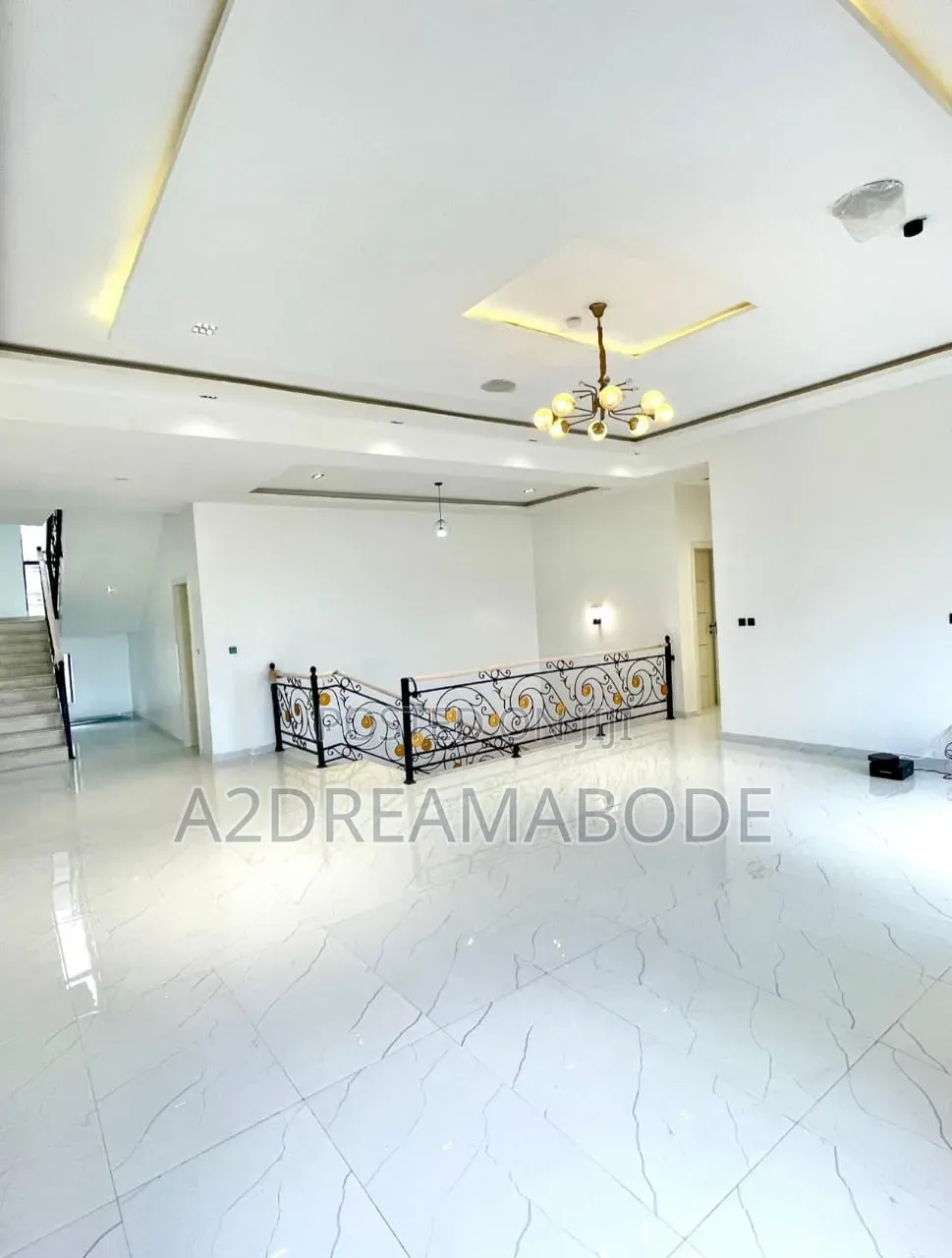 6bdrm Duplex in Chevron for sale