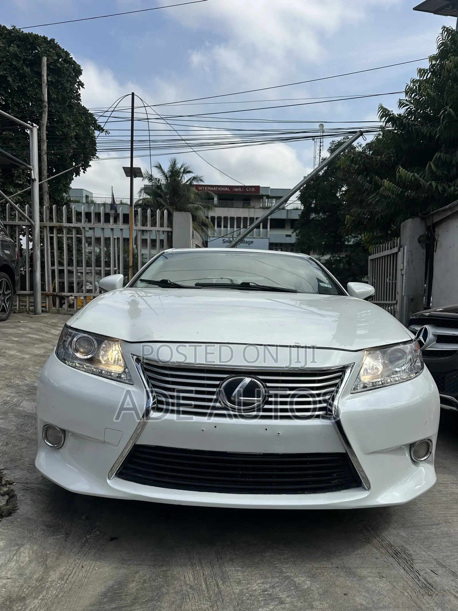 Lexus ES 350 FWD 2013 White