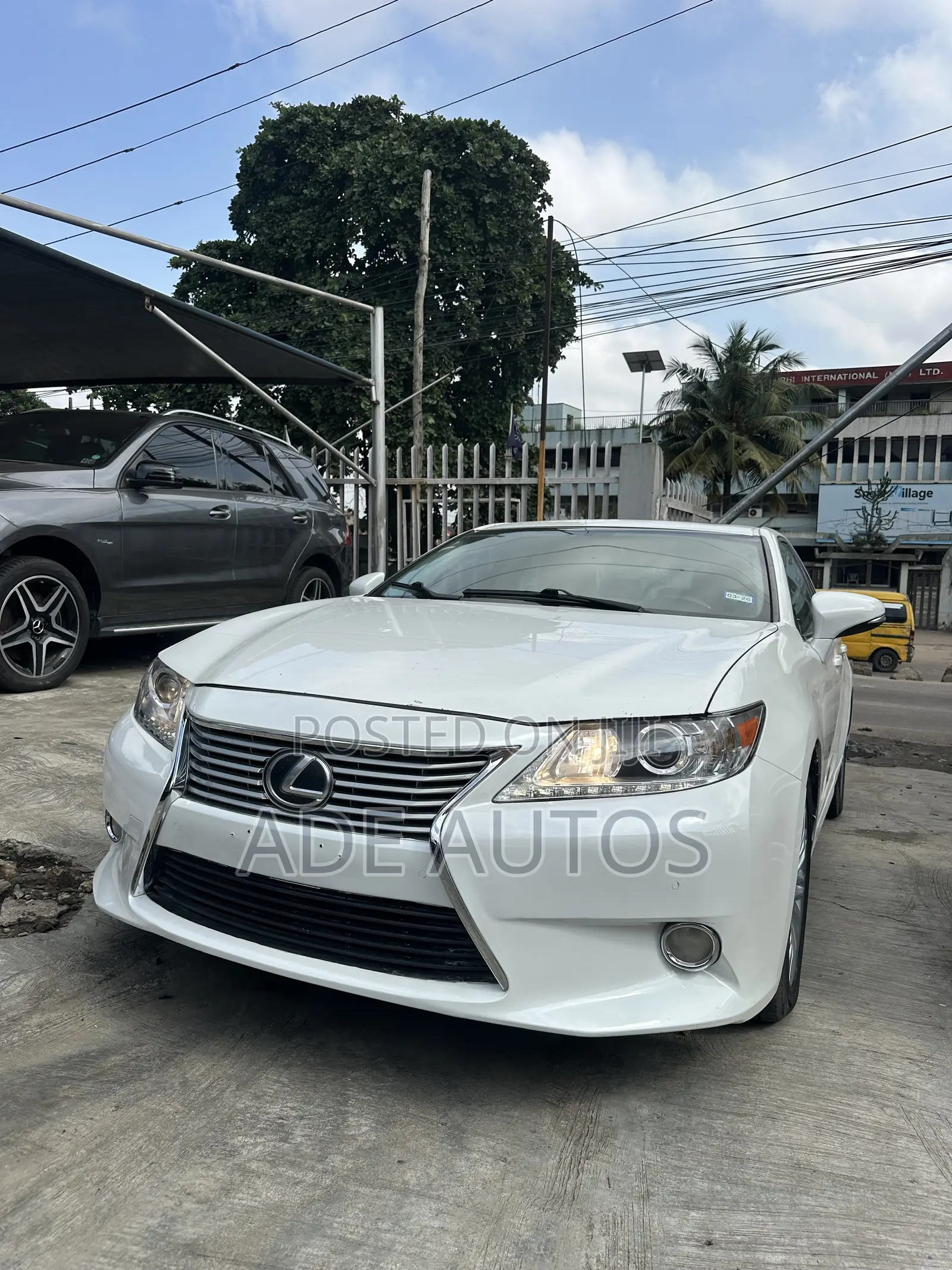 Lexus ES 350 FWD 2013 White