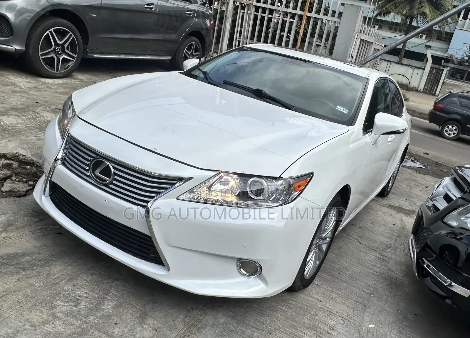 Lexus ES 350 FWD 2013 White