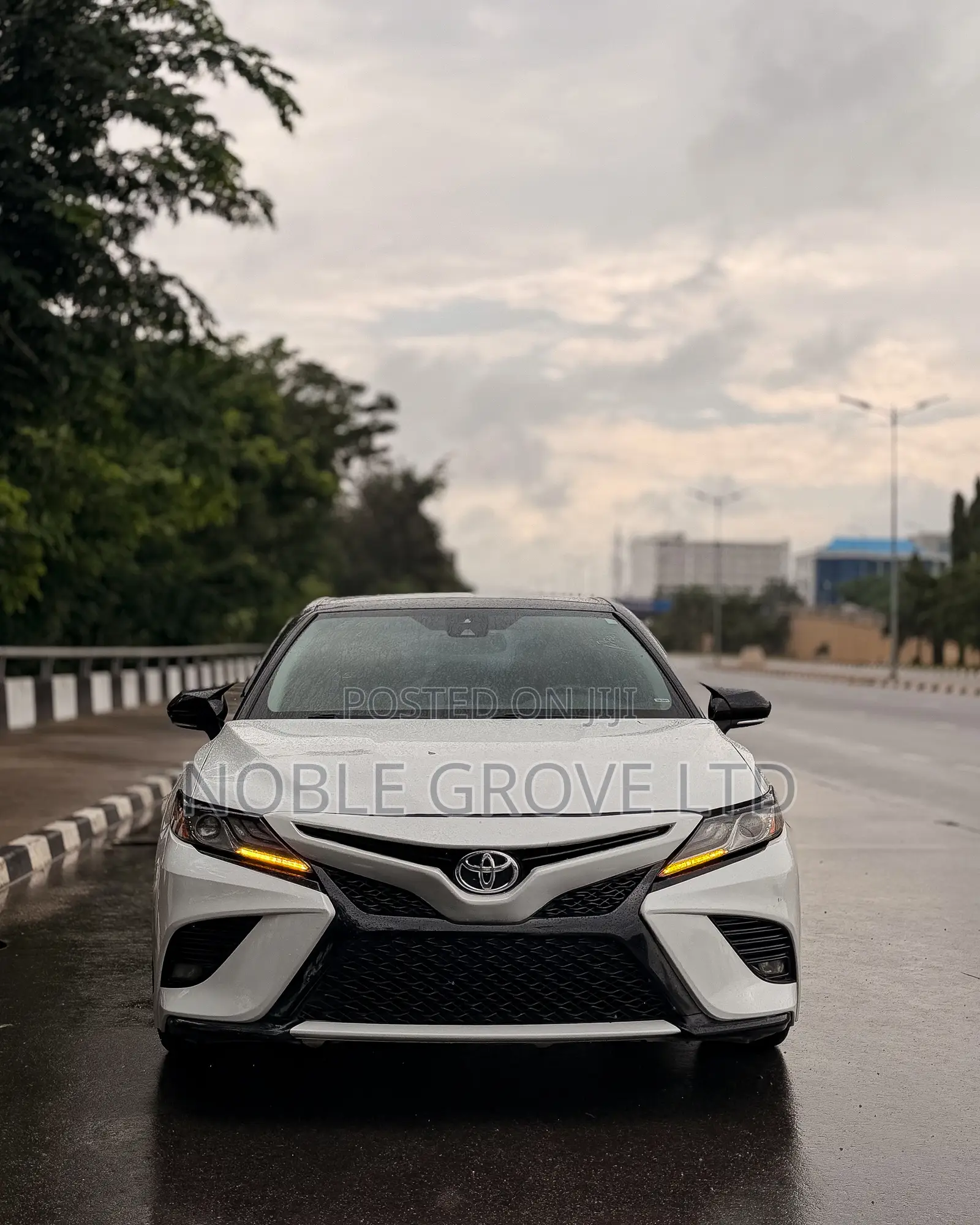 Toyota Camry XSE (2.5L 4cyl 8A) 2019 White