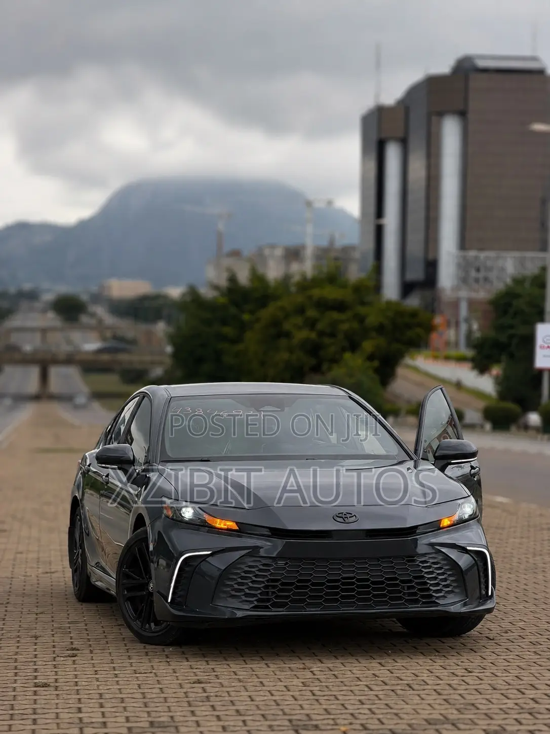 Toyota Camry SE 2025