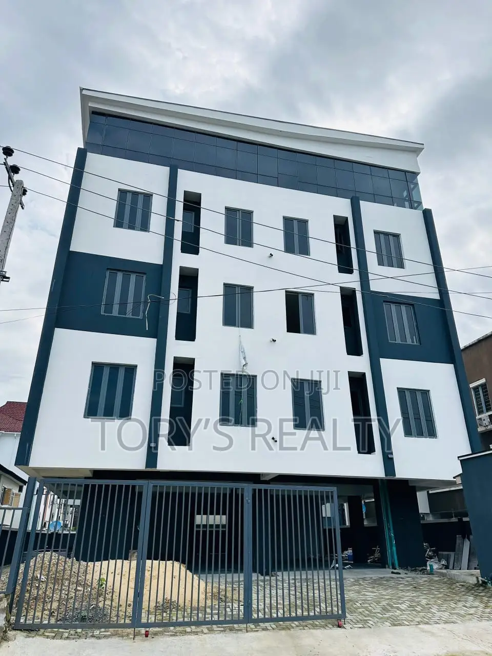 2bdrm Penthouse in Ikate for sale