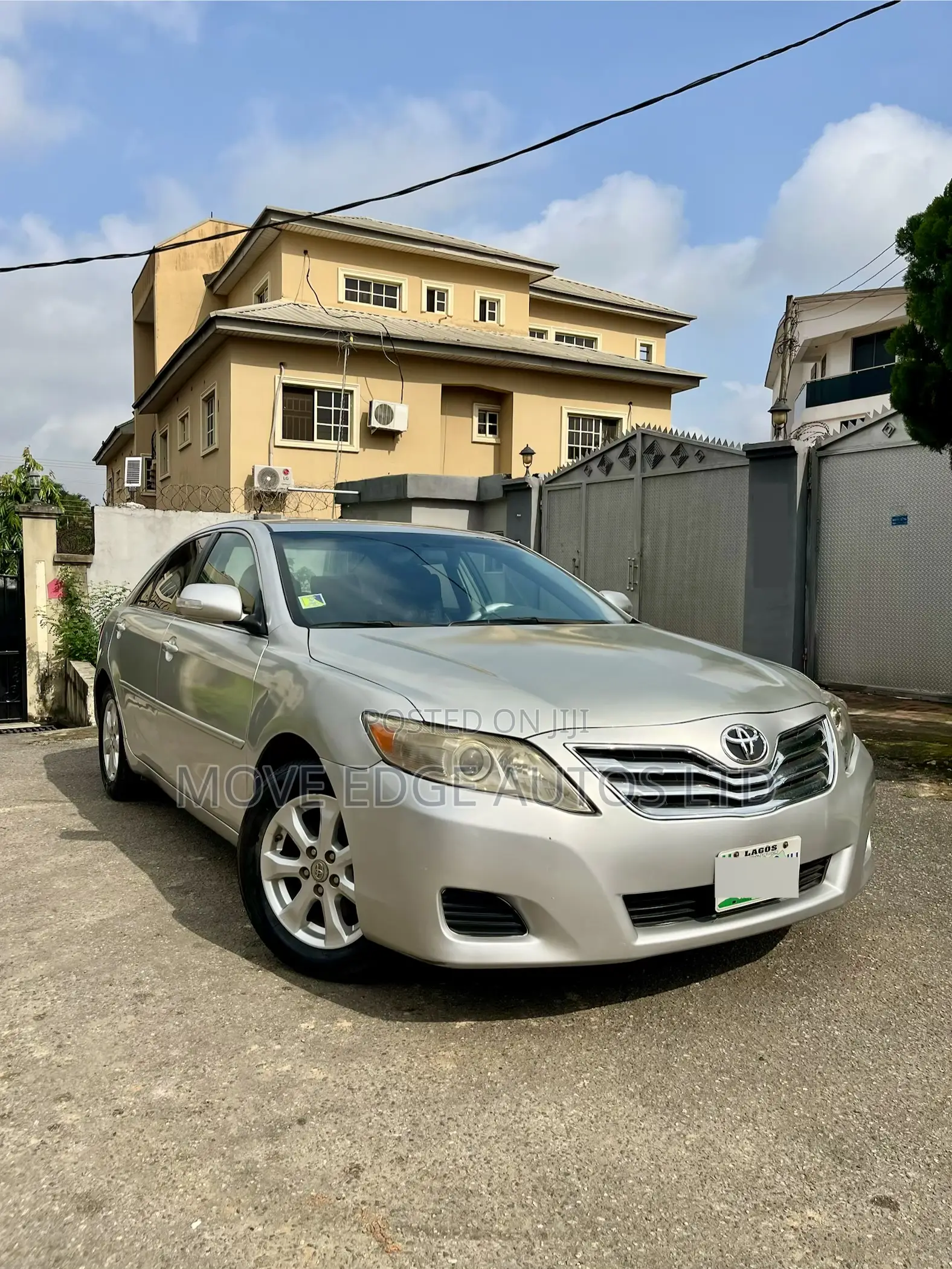 Toyota Camry LE 4dr Sedan (2.5L 4cyl 6A) 2011 Silver