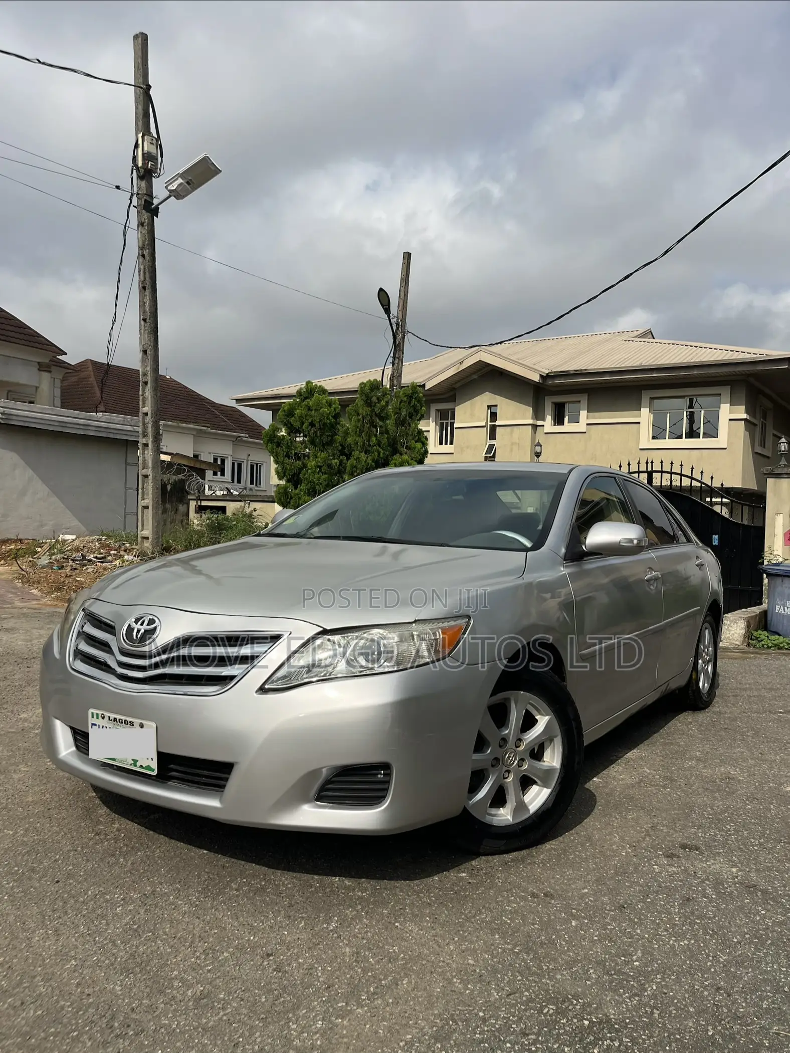 Toyota Camry LE 4dr Sedan (2.5L 4cyl 6A) 2011 Silver