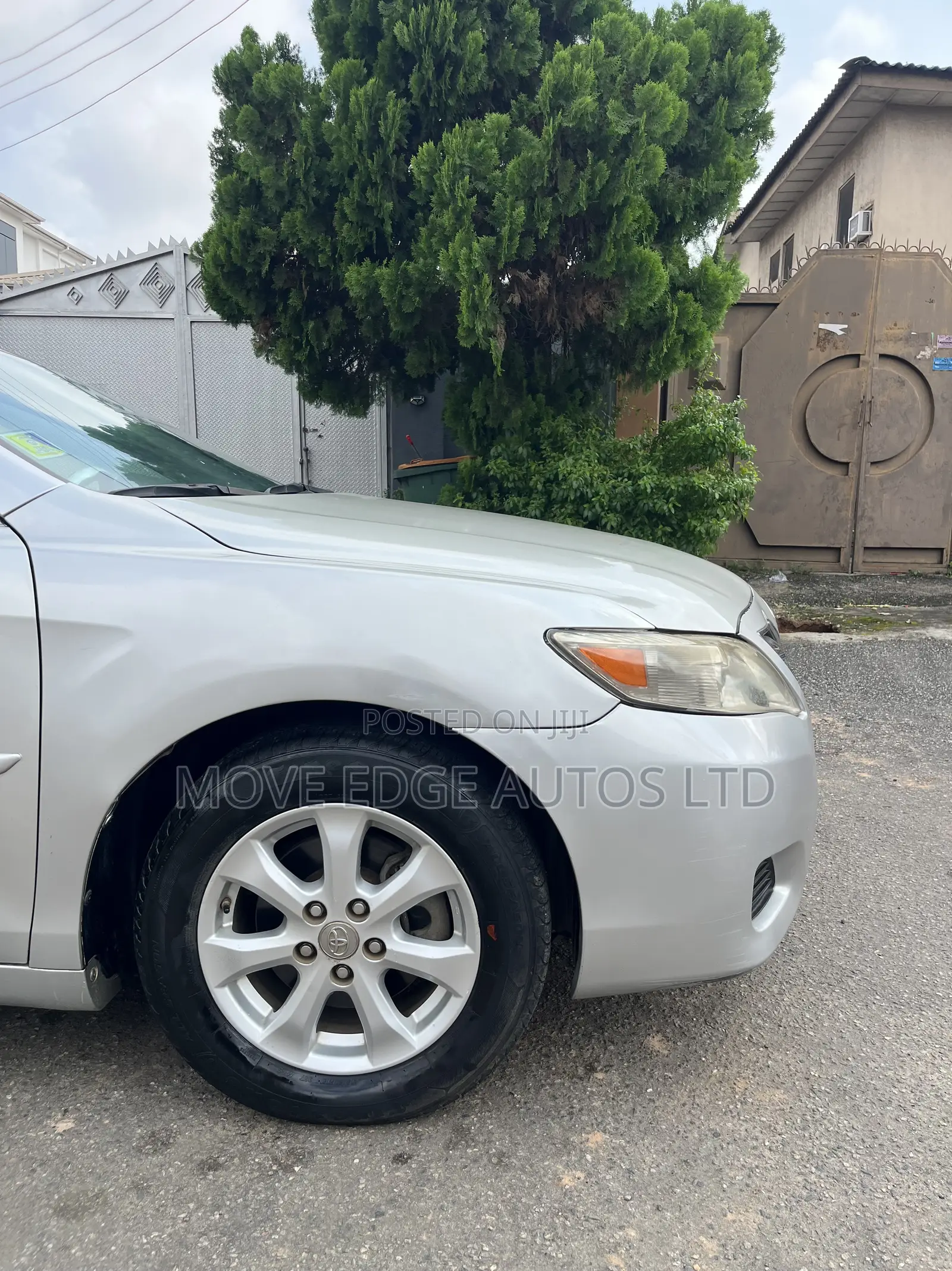 Toyota Camry LE 4dr Sedan (2.5L 4cyl 6A) 2011 Silver