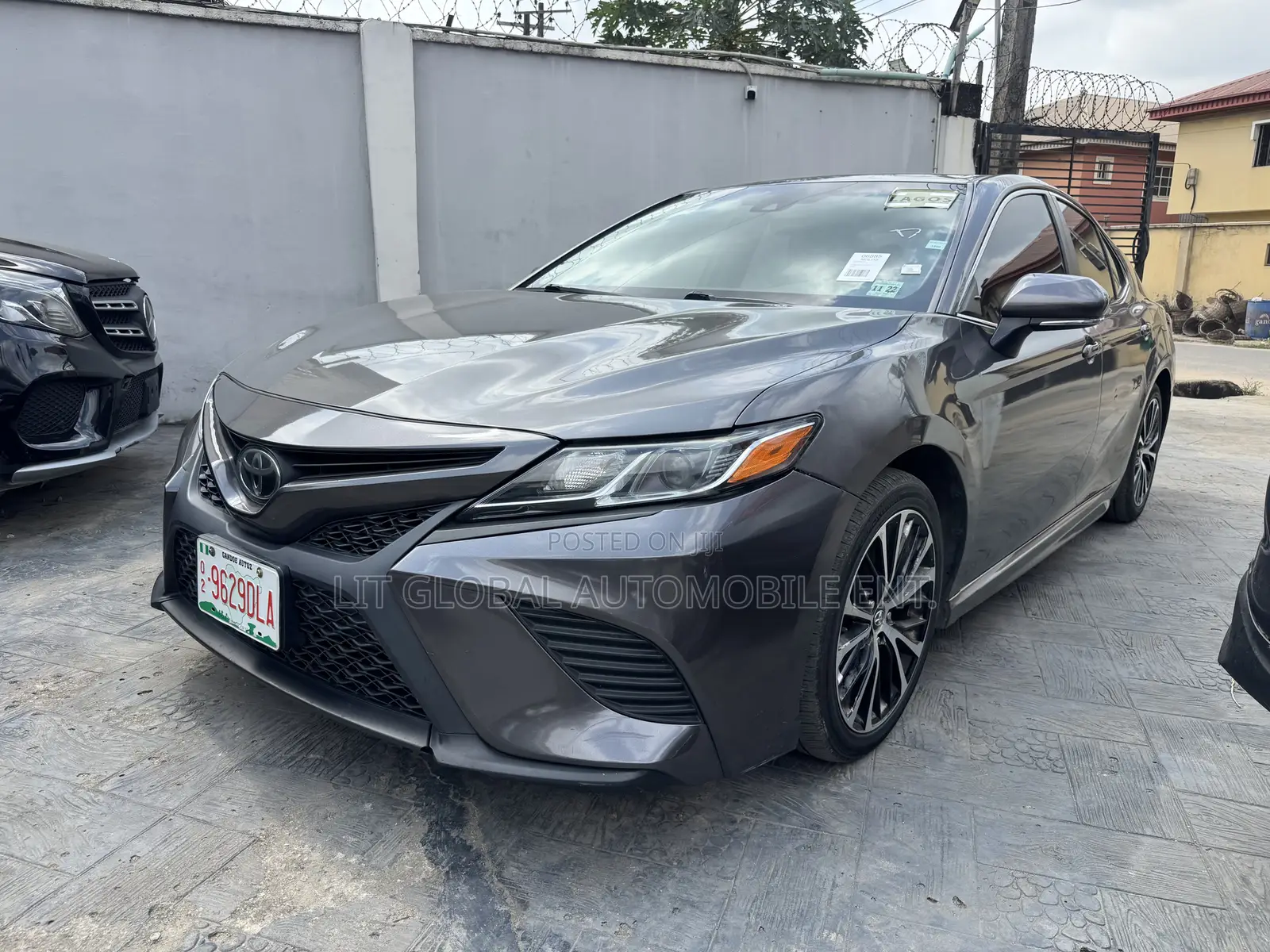 Toyota Camry SE FWD (2.5L 4cyl 8AM) 2018 Gray