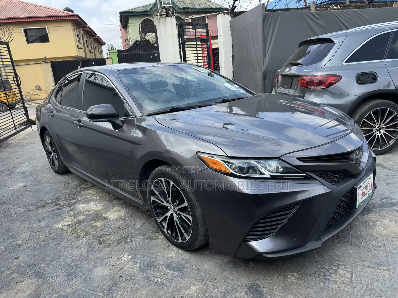 Toyota Camry SE FWD (2.5L 4cyl 8AM) 2018 Gray