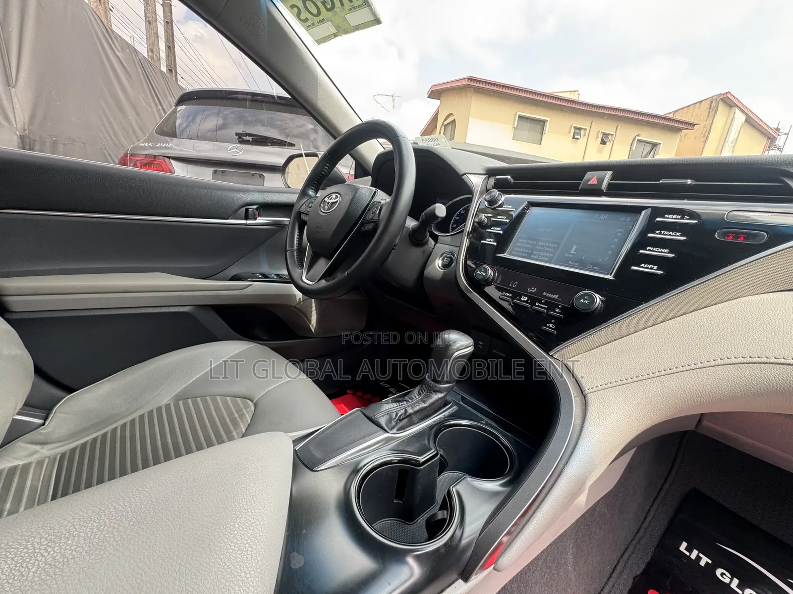 Toyota Camry SE FWD (2.5L 4cyl 8AM) 2018 Gray