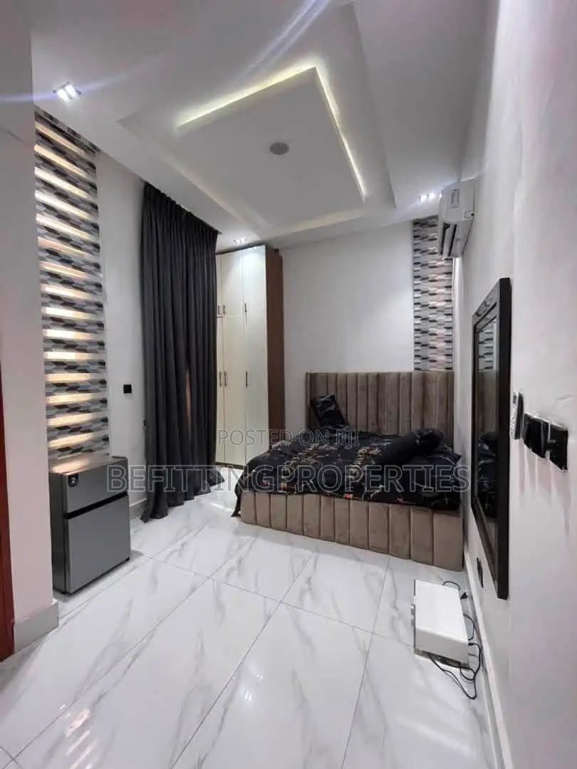 Furnished 2bdrm Penthouse in Lekki for sale