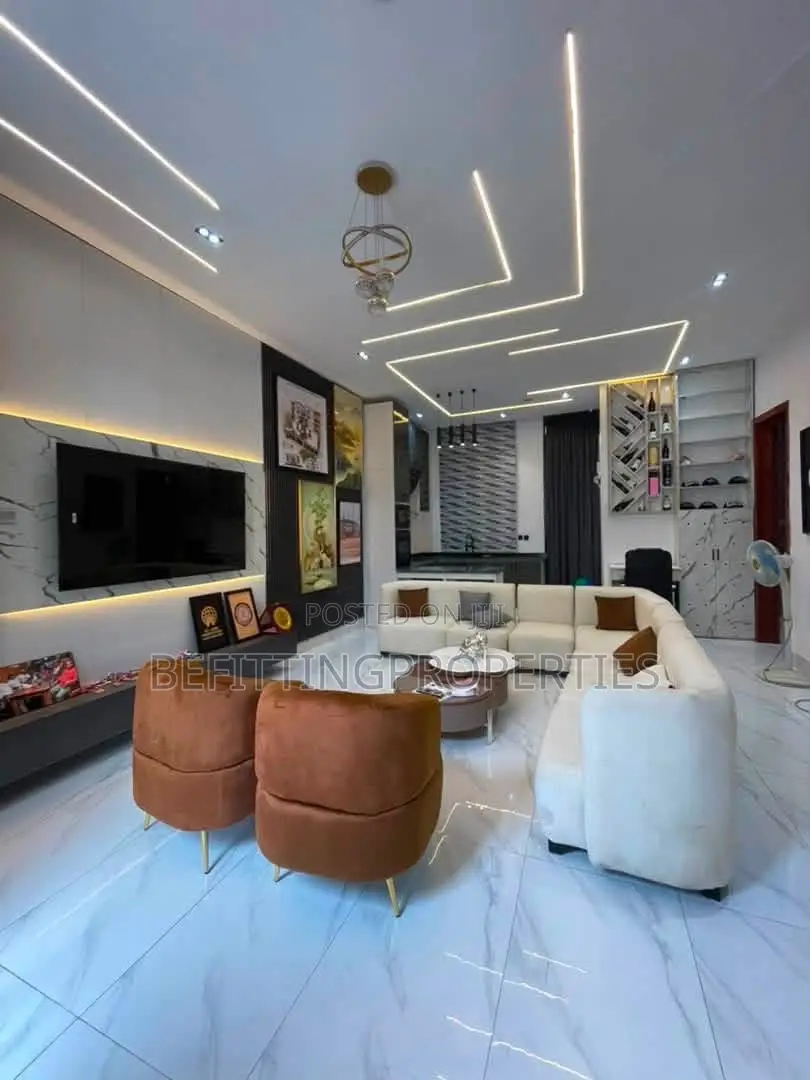 Furnished 2bdrm Penthouse in Lekki for sale