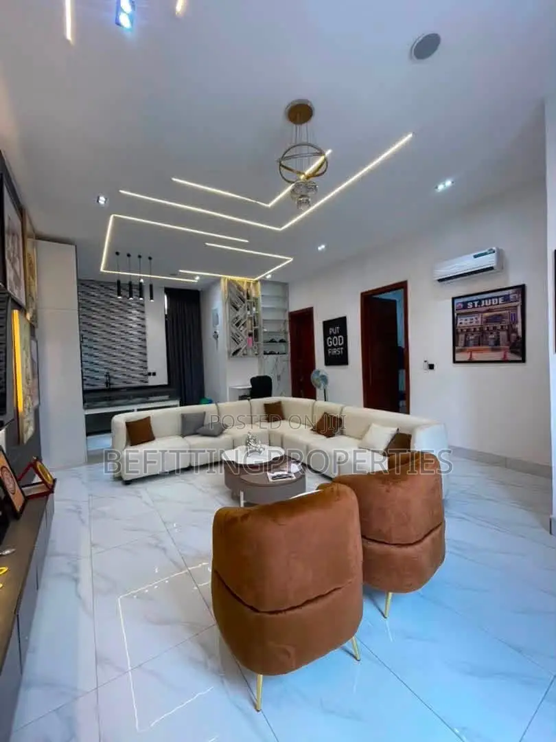 Furnished 2bdrm Penthouse in Lekki for sale
