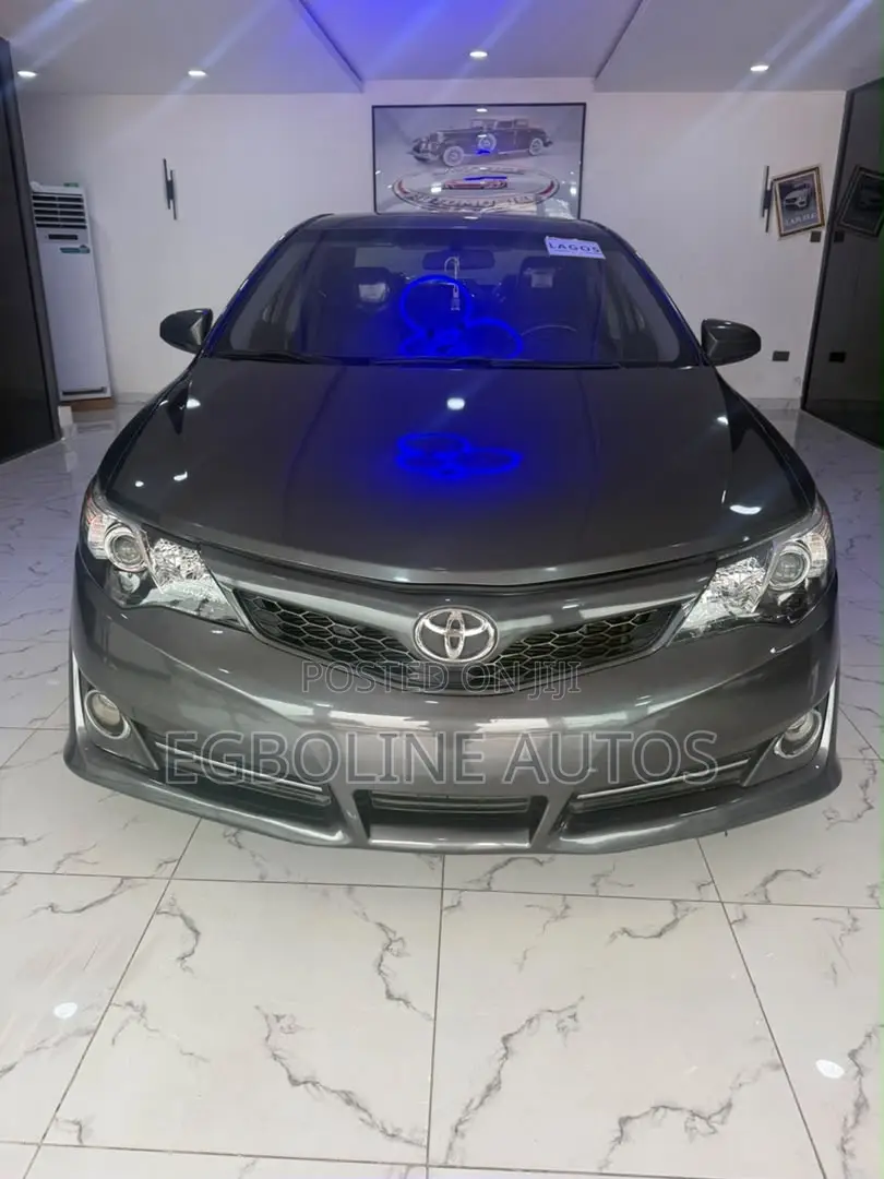 Toyota Camry SE 4dr Sedan (2.5L 4cyl 6A) 2013 Gray