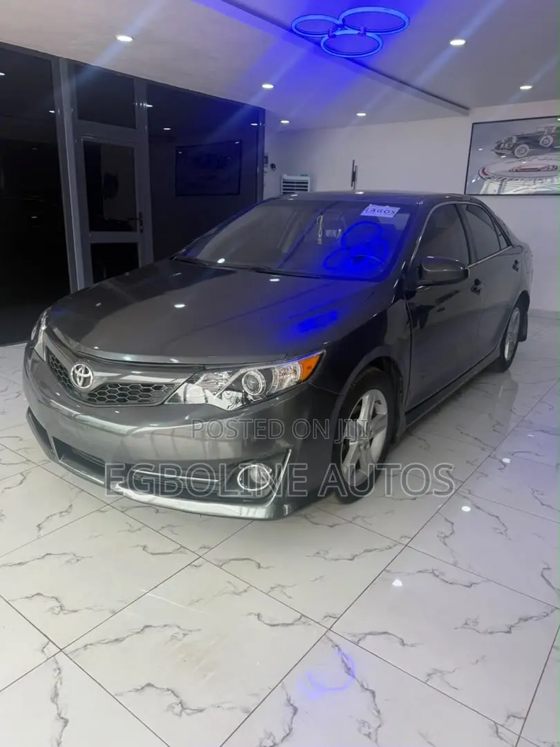 Toyota Camry SE 4dr Sedan (2.5L 4cyl 6A) 2013 Gray