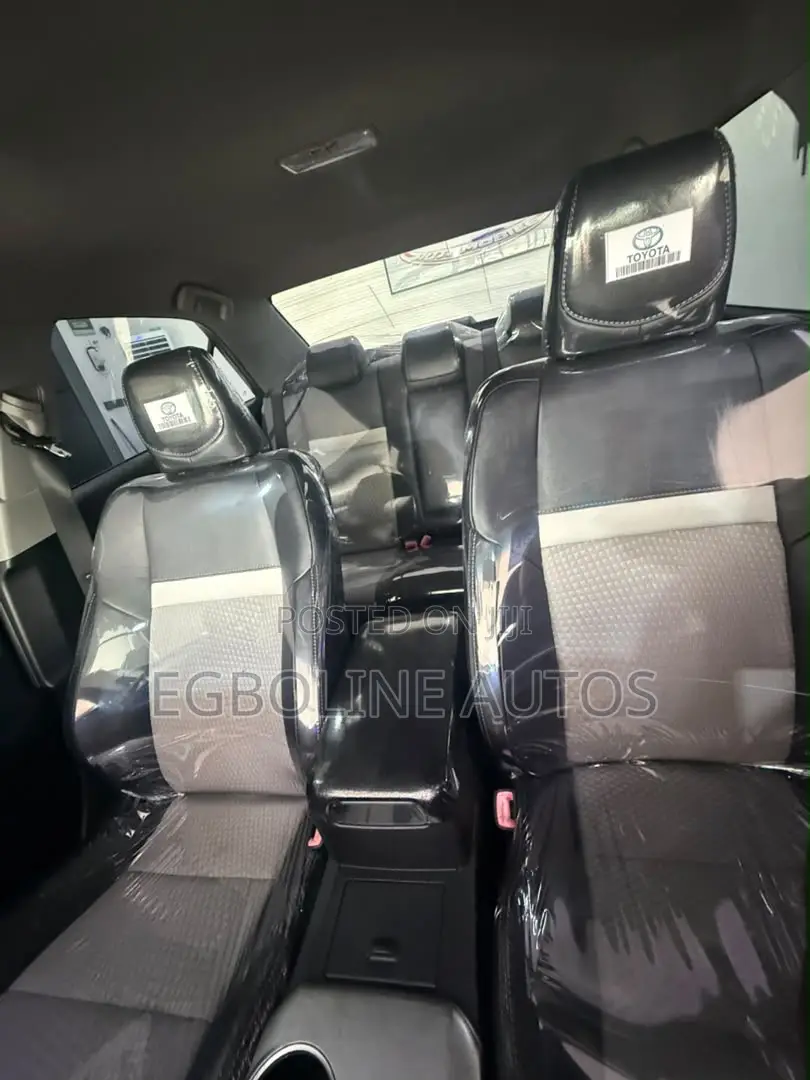 Toyota Camry SE 4dr Sedan (2.5L 4cyl 6A) 2013 Gray
