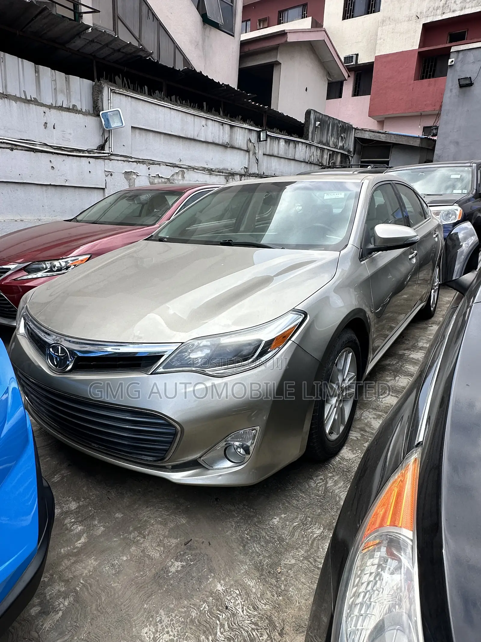 Toyota Avalon XLE 4dr Sedan (3.5L 6cyl 6A) 2014 Gold