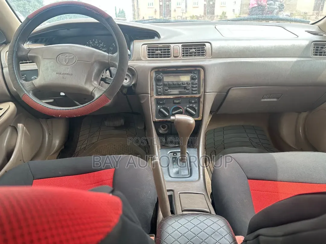 Toyota Camry LE 4dr Sedan (2.2L 4cyl 4A) 2001 Gold