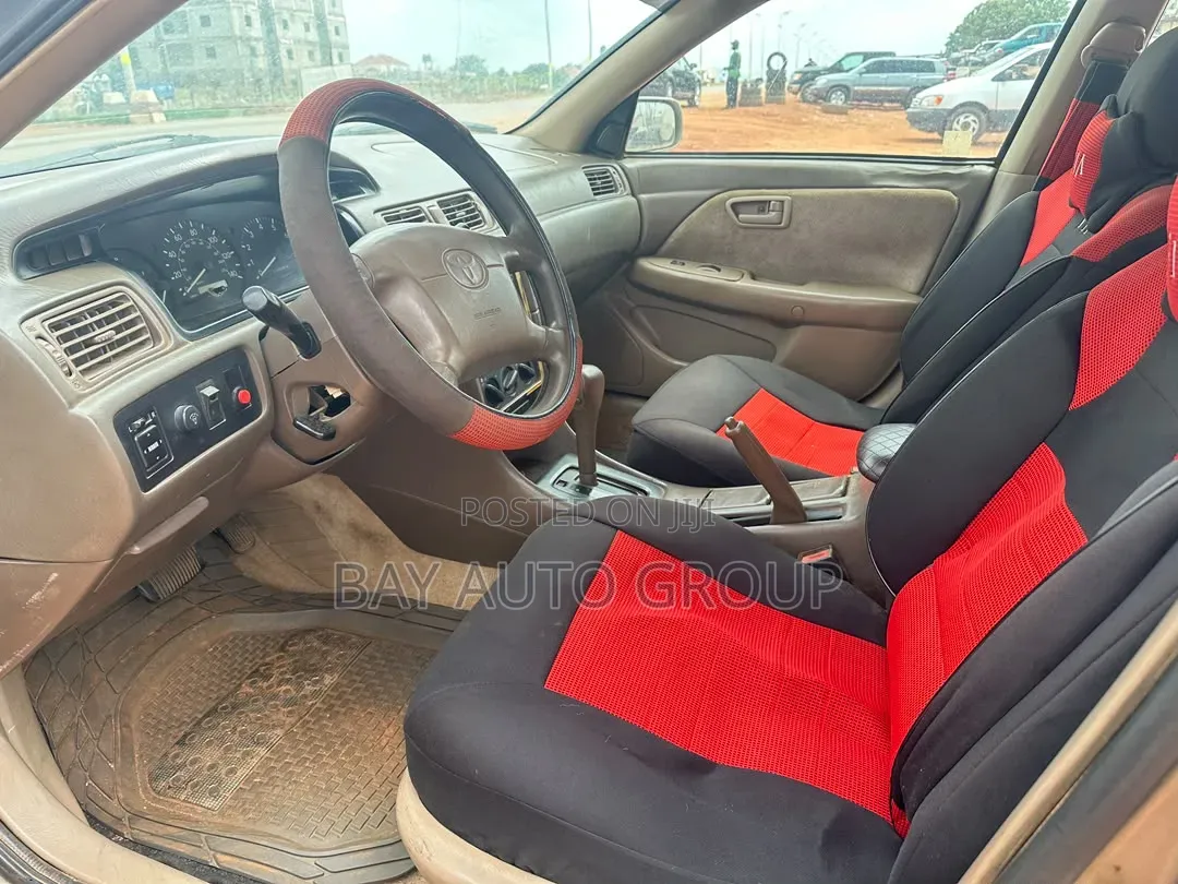 Toyota Camry LE 4dr Sedan (2.2L 4cyl 4A) 2001 Gold