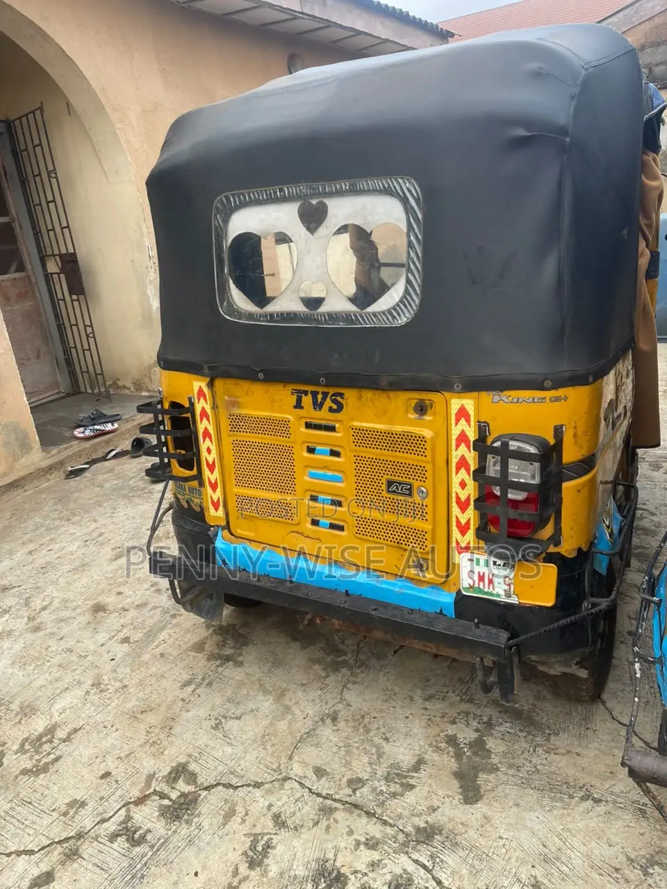 TVS King Cargo 2022 Yellow