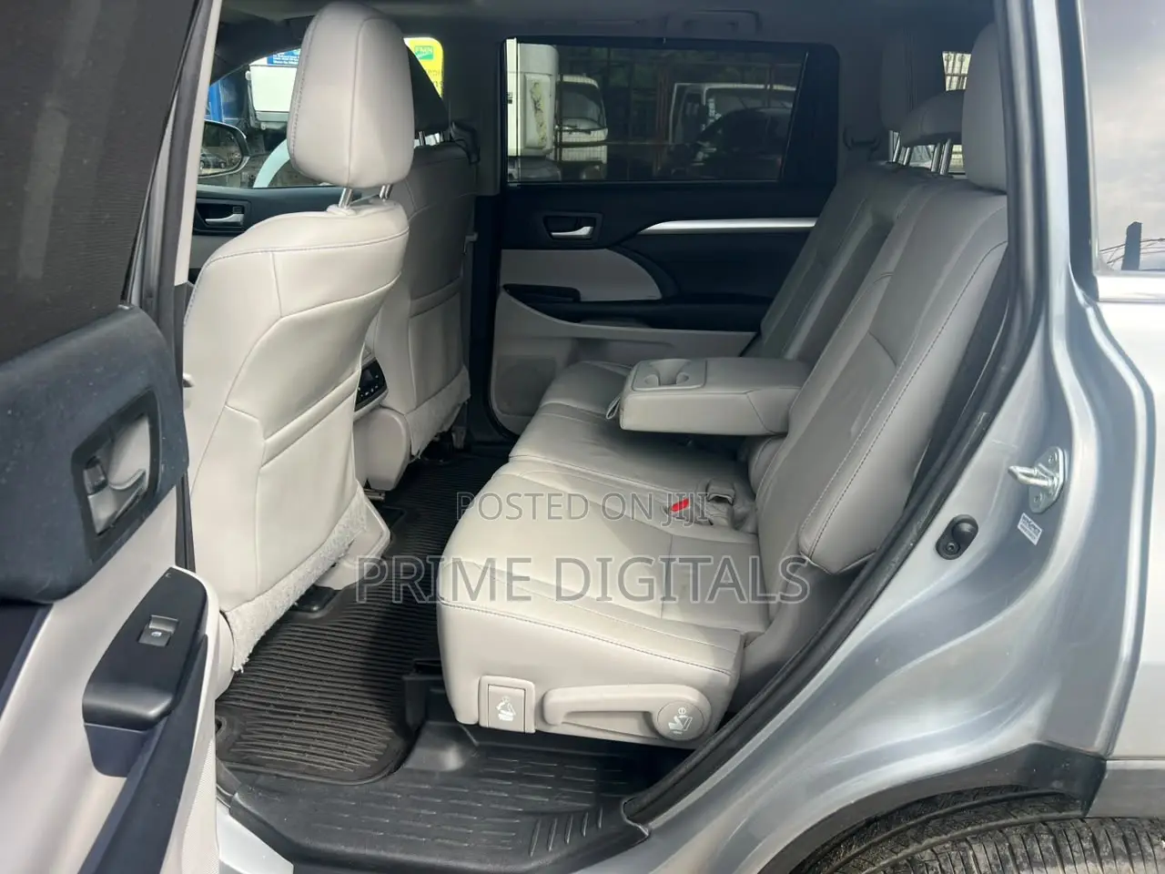 Toyota Highlander XLE 4dr SUV AWD (3.5L 6cyl 6A) 2014 Silver