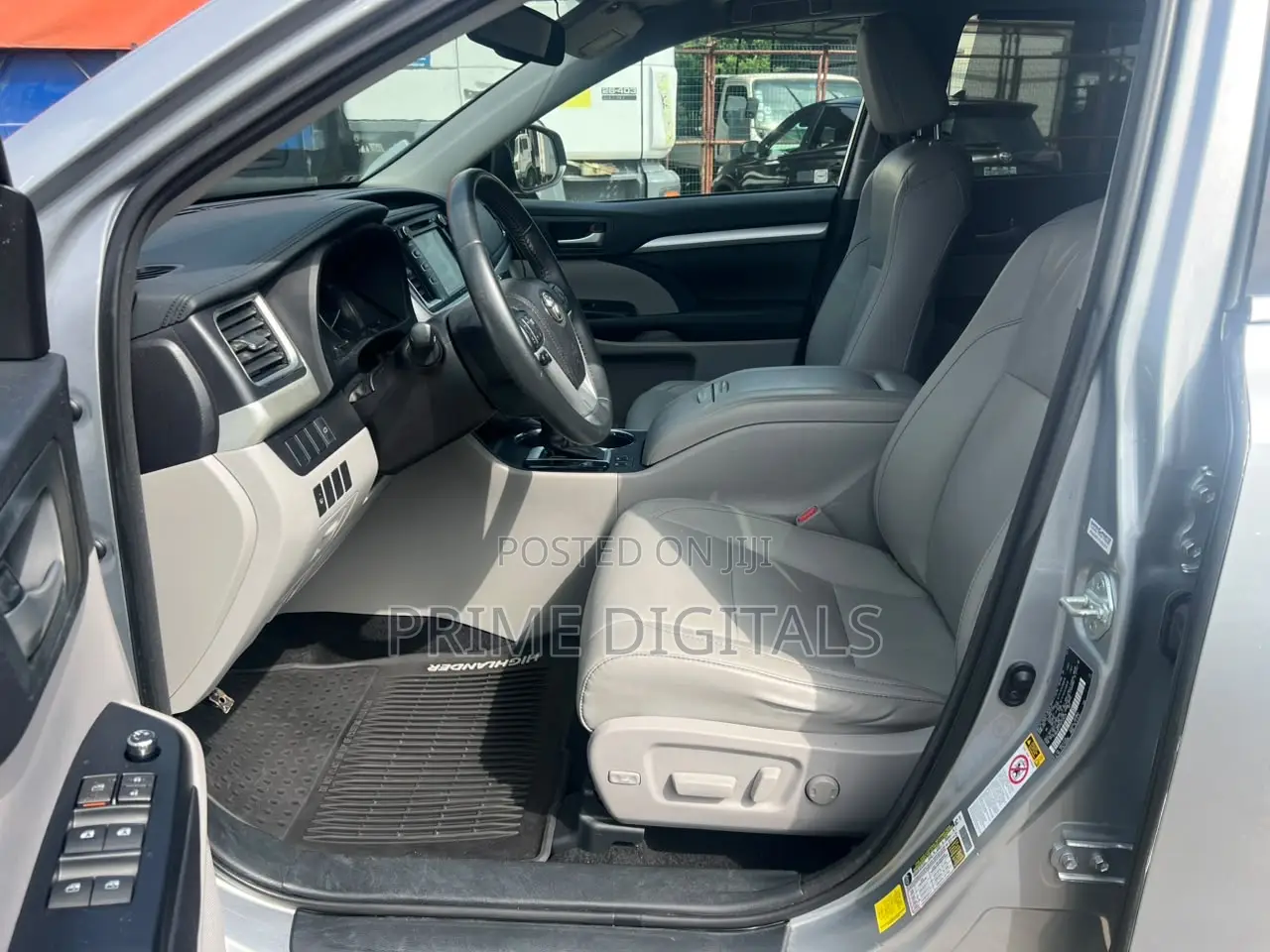 Toyota Highlander XLE 4dr SUV AWD (3.5L 6cyl 6A) 2014 Silver