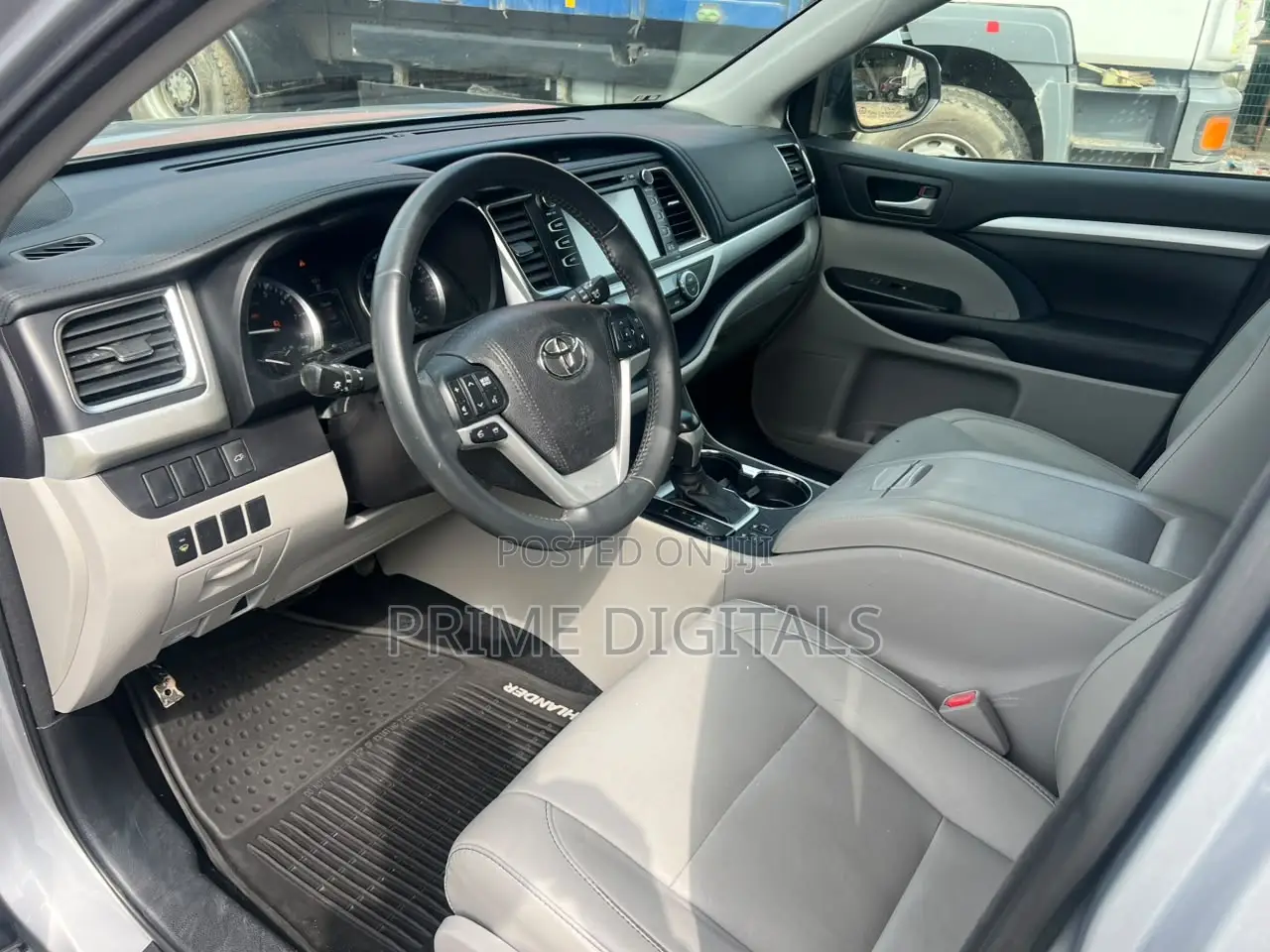 Toyota Highlander XLE 4dr SUV AWD (3.5L 6cyl 6A) 2014 Silver