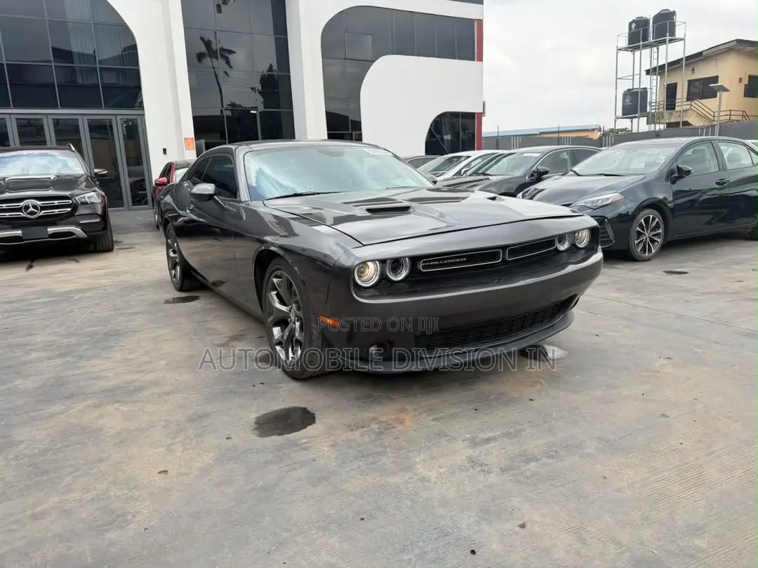 Dodge Challenger SRT Hellcat RWD 2017 Gray