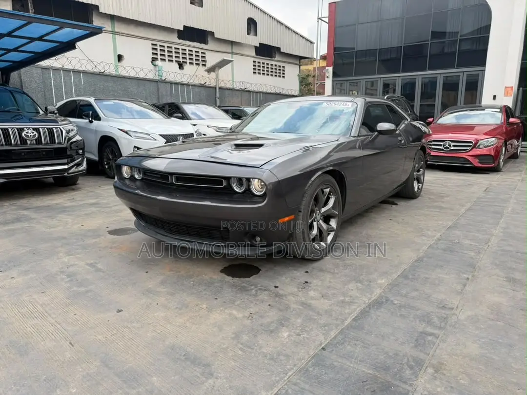 Dodge Challenger SRT Hellcat RWD 2017 Gray