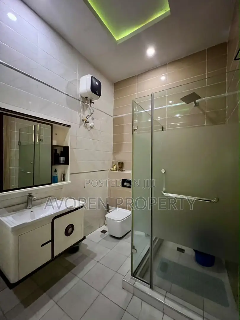 Furnished 4bdrm Apartment in Lekki Phase 1 for sale