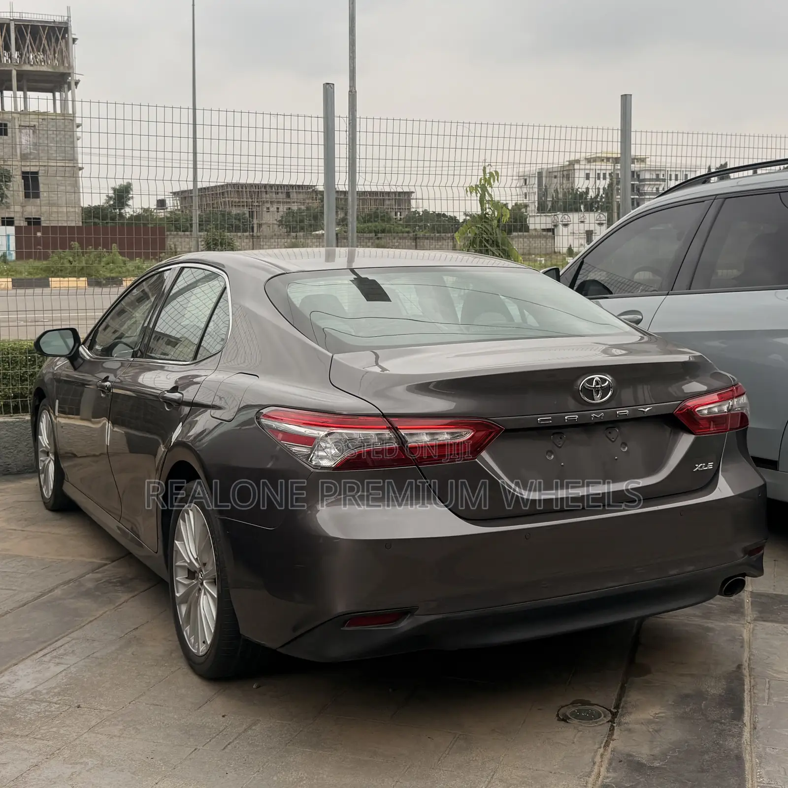 Toyota Camry XLE FWD (2.5L 4cyl 8AM) 2018 Gray