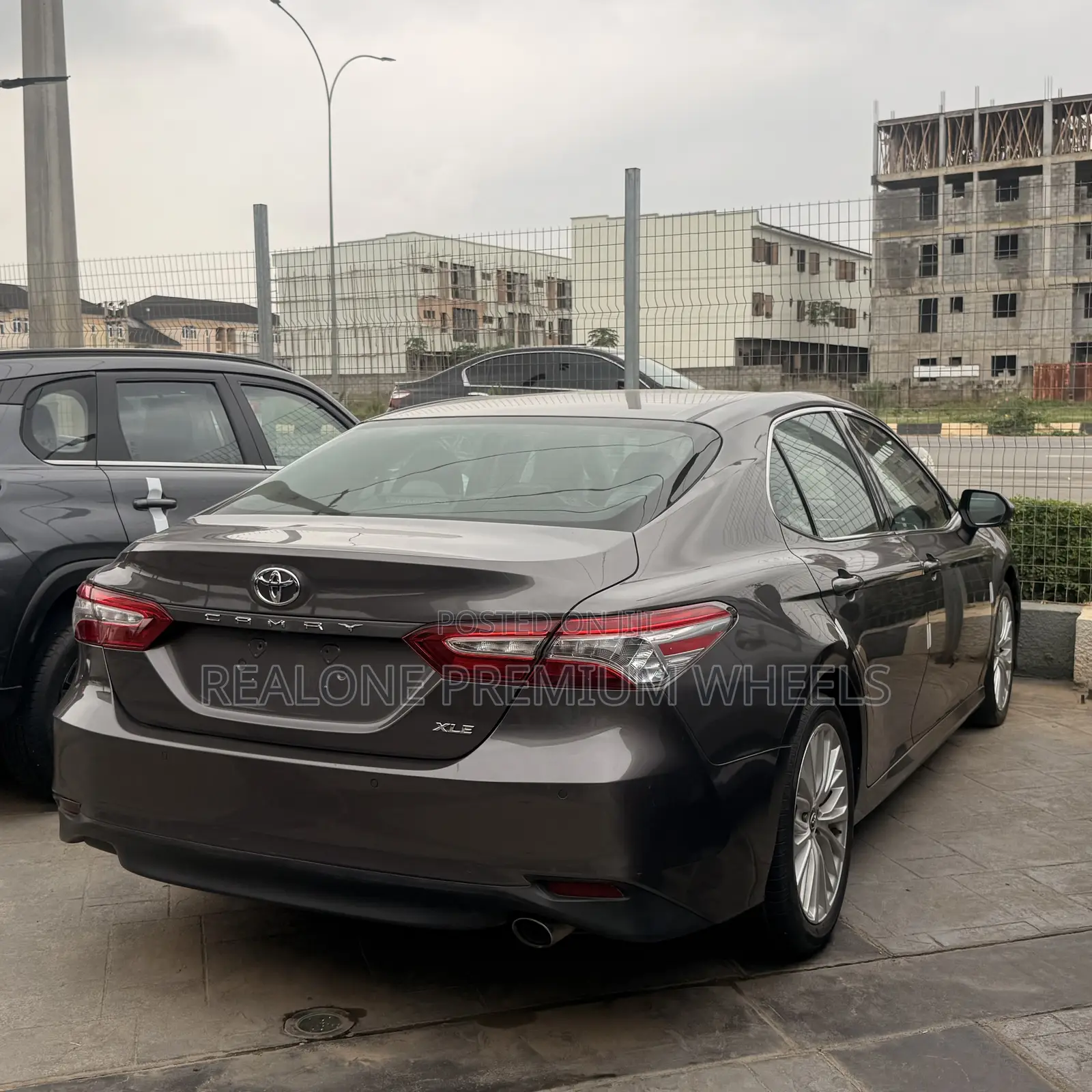 Toyota Camry XLE FWD (2.5L 4cyl 8AM) 2018 Gray