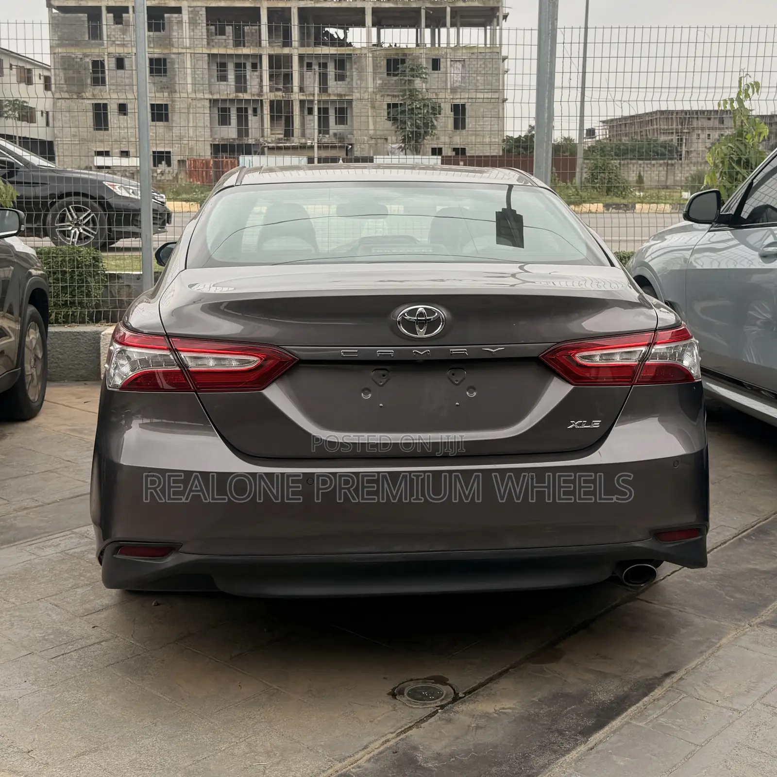 Toyota Camry XLE FWD (2.5L 4cyl 8AM) 2018 Gray