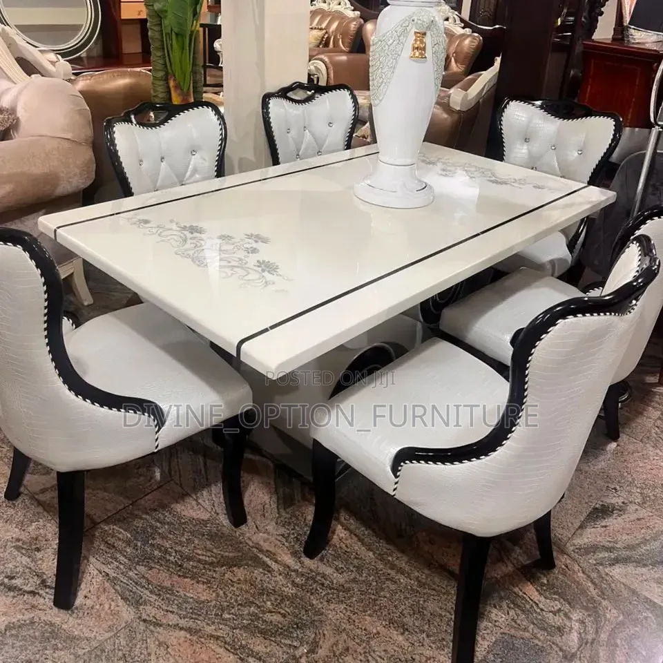 Contemporary Dinning Table With Chairs