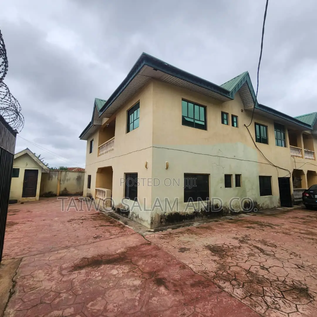 3bdrm Block of Flats in Ologuneru for sale