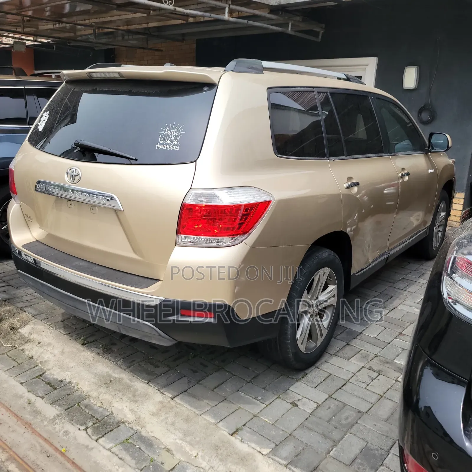 Toyota Highlander 2012 Gold