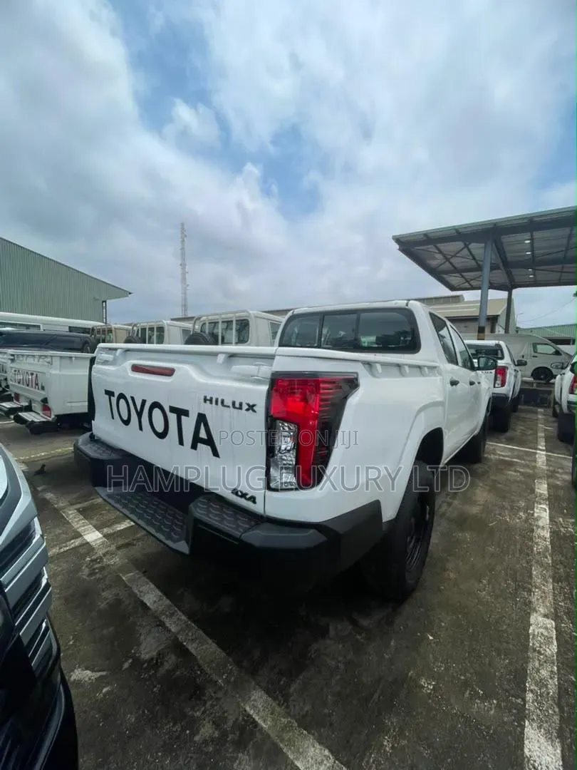 New Toyota Hilux 2026 White